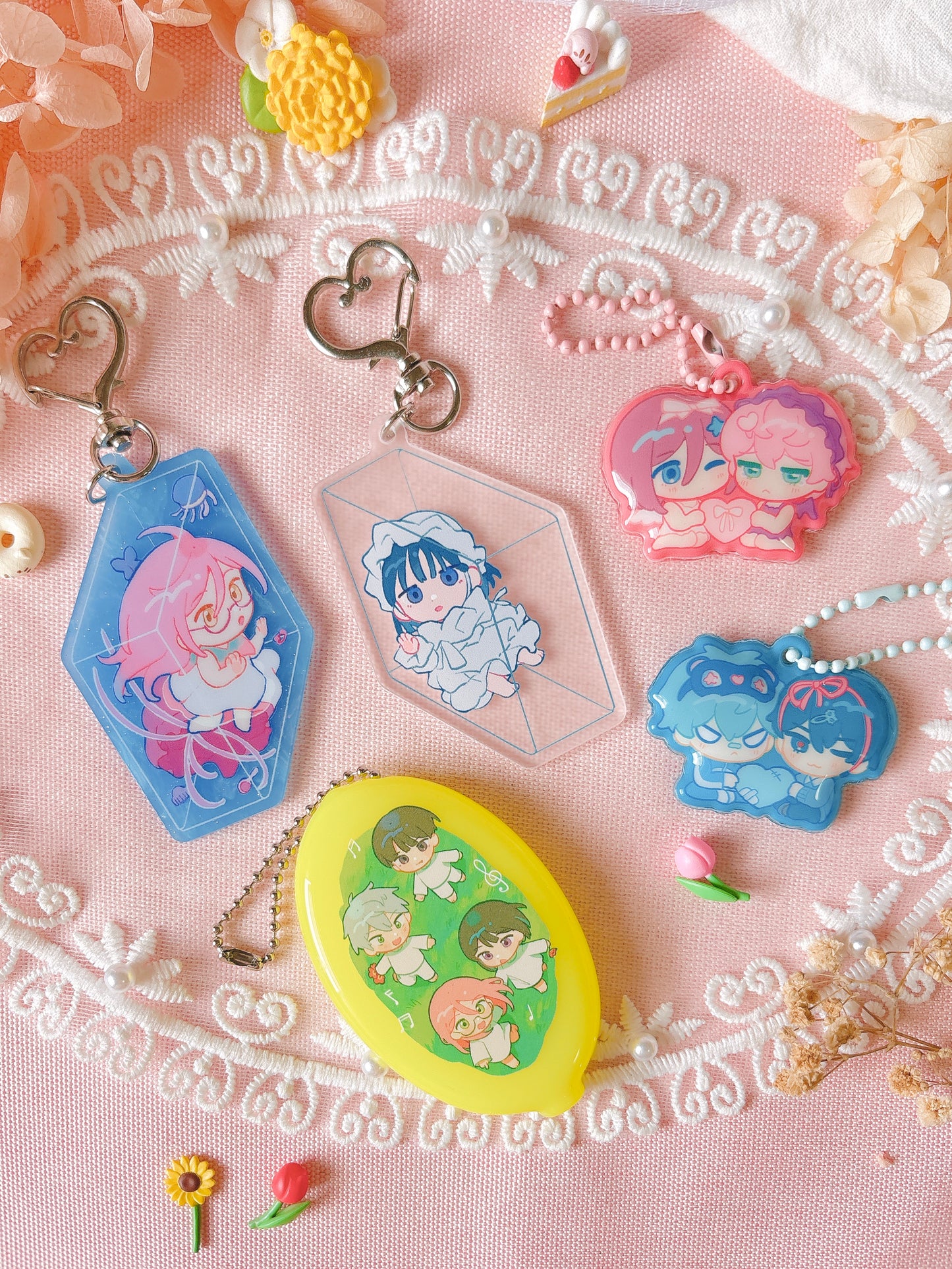 Alien Stage Set (+ 1 random puffy charm)