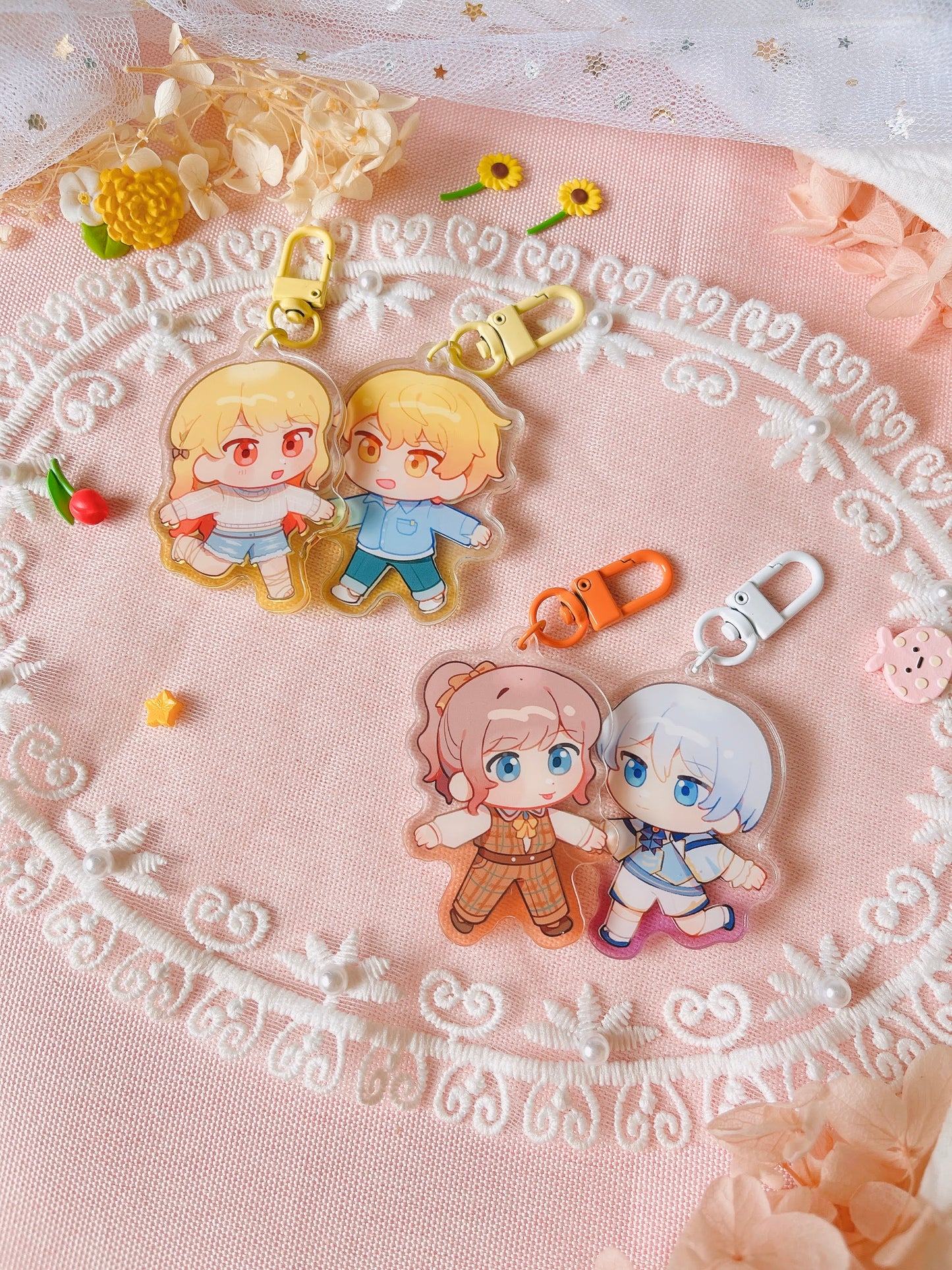 Proseka Handholding Charms